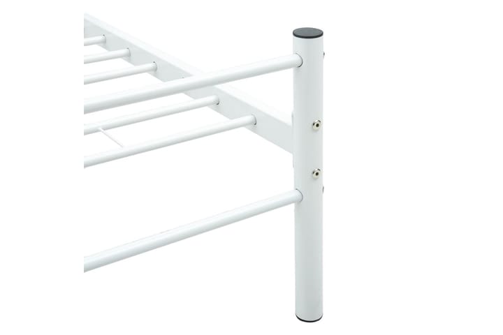 Sängynrunko valkoinen metalli 140x200 cm - Valkoinen - Huonekalut - Sänky - Sänkykehikot & sängynrungot