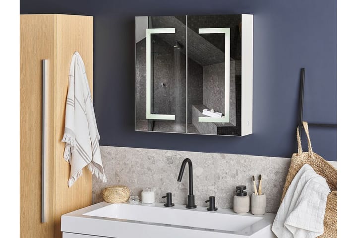 Kylpyhuonekaappi Boadilla 60 cm Peili LED-valaistuksella - Valkoinen - Talo & remontointi - Keittiö & kylpyhuone - Kylpyhuone - Kylpyhuonekalusteet - Peilikaapit