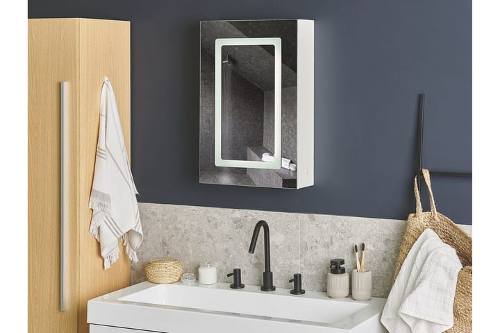 Kylpyhuonekaappi Panambi 40 cm Peili LED-valaistuksella - Valkoinen - Talo & remontointi - Keittiö & kylpyhuone - Kylpyhuone - Kylpyhuonekalusteet - Peilikaapit